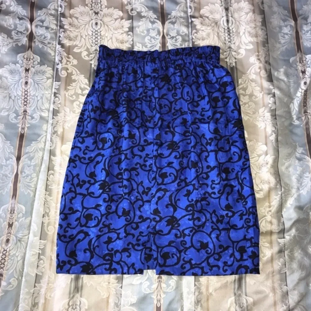 Silk Vintage Skirt Blue Black Embossed fabric Size 4